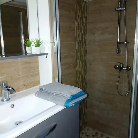 Champagne Apartment *
